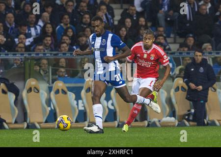 Das Fußballspiel OTAVIO FC Porto verließ den Ball, David NERES Benfica Lisbon jagte ihn im Fußballstadion Estadio do Dragao, Porto, Portugal Stockfoto