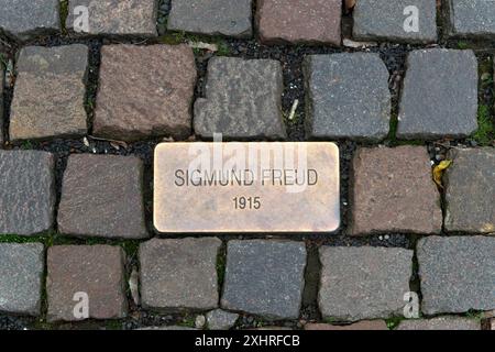 Stolperstein für Sigmund Freud vor dem Grandhotel Pupp im Kurviertel Karlsbad, Böhmen, Tschechien Stockfoto