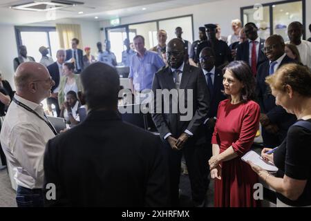 Annalena Baerbock Buendnis 90/die Gruenen, Bundesaussenministerin, aufgenommen im Rahmen eines Besuchs des Nahverkehrsystems Bus Rapid Transit BRT in Dakar, 15.07.2024. Fotografiert im Auftrag des Auswaertigen Amtes. Dakar Senegal *** Annalena Baerbock Buendnis 90 die Gruenen , Bundesaußenministerin, fotografiert während eines Besuchs im Bus Rapid Transit BRT System in Dakar, 15 07 2024 fotografiert im Auftrag des Senegal Auswärtigen Amtes von Dakar Copyright: xKiraxHofmannxAAxphotothek.dex Stockfoto