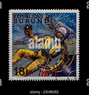 Die Briefmarke wurde aus der Republik Burundi gestrichen. Szenen aus der Serie zur Weltraumforschung, die im Mai 1968 veröffentlicht wurde. Stockfoto