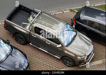 OSTRAVA, TSCHECHISCHE REPUBLIK - 23. MAI 2024: Toyota Hilux 8. Generation Abholung parkt auf der Straße Stockfoto