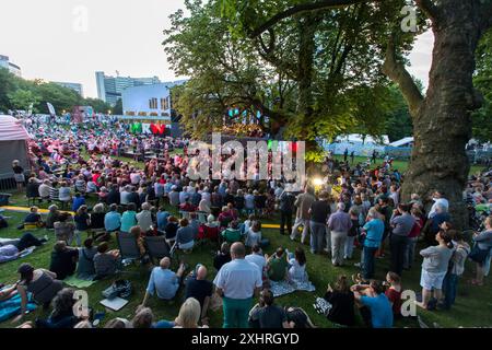 Freilichtkonzert im Essener Stadtgarten, Sommerkonzert der Landesregierung, Nordrhein-Westfalen Sommernacht? Im Essener Stadtgarten Stockfoto