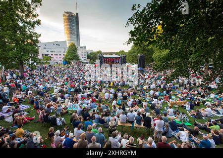 Freilichtkonzert im Essener Stadtgarten, Sommerkonzert der Landesregierung, Nordrhein-Westfalen Sommernacht? Im Essener Stadtgarten Stockfoto