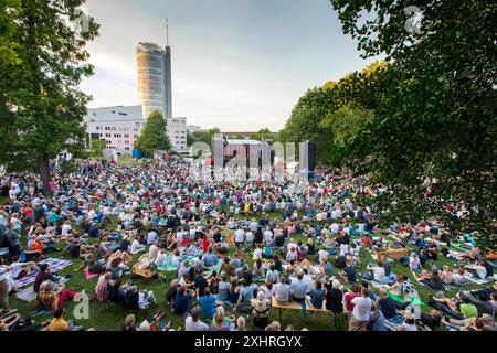 Freilichtkonzert im Essener Stadtgarten, Sommerkonzert der Landesregierung, Nordrhein-Westfalen Sommernacht? Im Essener Stadtgarten Stockfoto