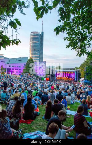 Freilichtkonzert im Essener Stadtgarten, Sommerkonzert der Landesregierung, Nordrhein-Westfalen Sommernacht? Im Essener Stadtgarten Stockfoto