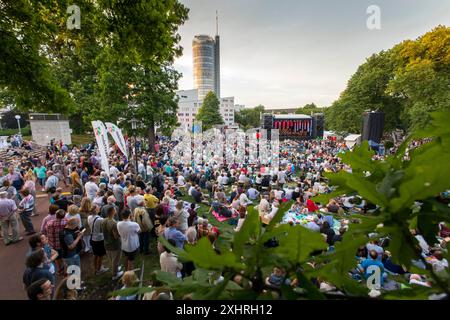 Freilichtkonzert im Essener Stadtgarten, Sommerkonzert der Landesregierung, Nordrhein-Westfalen Sommernacht? Im Essener Stadtgarten Stockfoto