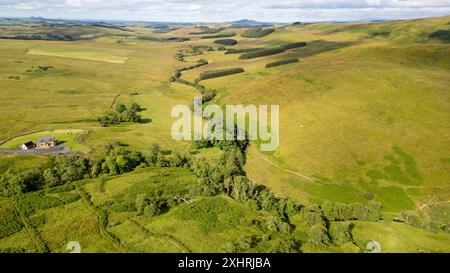 Drohnenblick auf Doecleuch House und das Allan Water Valley in der Nähe der Skelfhill Farm, Hawick Scottish Borders. UK Stockfoto