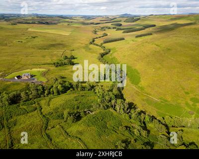 Drohnenblick auf Doecleuch House und das Allan Water Valley in der Nähe der Skelfhill Farm, Hawick Scottish Borders. UK Stockfoto