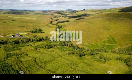 Drohnenblick auf Doecleuch House und das Allan Water Valley in der Nähe der Skelfhill Farm, Hawick Scottish Borders. UK Stockfoto