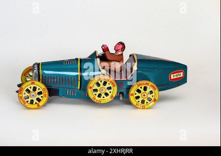 Blechspielzeug, alter Bugatti-Rennwagen mit Fahrer, Bayern, Deutschland Stockfoto