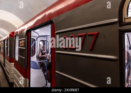 Tiflis, Georgien - 23. JUNI 2024: Die U-Bahn-Station Tiflis ist ein am 11. Januar 1966 eröffnetes Schnellverkehrssystem in Tiflis. Innenansicht vom Liberty Square Stockfoto