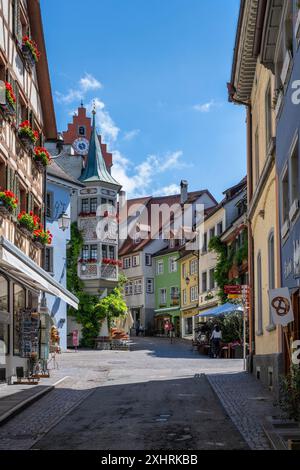 Historische Fachwerkhäuser in der Steigstraße mit Marktplatz, Gasthof Baeren und Obertor in der Altstadt von Meersburg am See Stockfoto