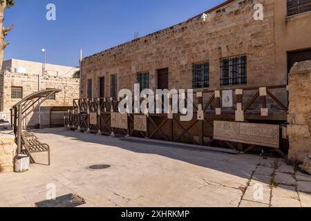 Mosaiken im Außenbereich, alte Römerstraße, archäologischer Park mit Mosaiken, Madaba, Jordanien Stockfoto