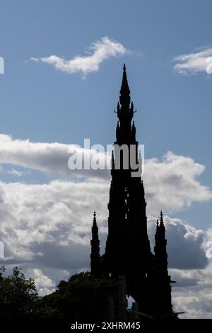 Silhouette Scott Monument, viktorianischer Turm mit 287 Stufen, erbaut zu Ehren des Schriftstellers Sir Walter Scott, Old Town, Edinburgh, Schottland, United Stockfoto