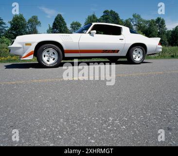 Weiß mit roter Verkleidung 1979 Chevrolet Camaro Z28 Muscle Car, Quebec, Kanada Stockfoto