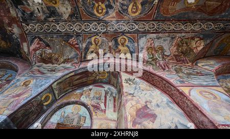 Deckengemälde in einer orthodoxen Kirche mit biblischen Szenen und heiligen Figuren, im Kloster Agiou Theologou, Chora, Patmos Stockfoto