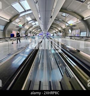 Umzug zum Squaire am Flughafen, Frankfurt am Main, Hessen, Deutschland Stockfoto