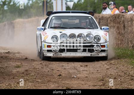 1986 Ford RS200 Evolution Group B Rallyefahrzeug auf der Rallye-Bühne beim Goodwood Festival of Speed 2024 Motorsport Event in West Sussex, Großbritannien. Stockfoto