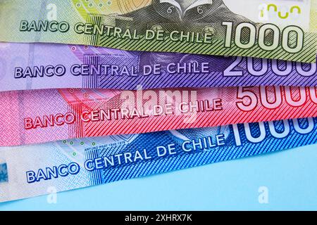 Zentralbank von Chile, bunte chilenische Peso-Banknoten Stockfoto