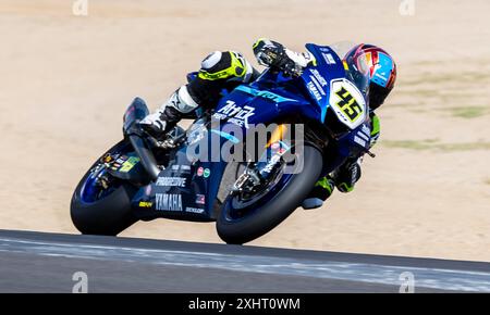 12. Juli 2024 Monterey, CA, USA: Rider Cameron Petersen AttachPerformanceProgressive/Yamaha(45) kommt aus Kurve 4 während des Mission Foods MotoAmerica Superbike Practice 1 in WeatherTech Laguna Seca Monterey, CA Thurman James/CSM Stockfoto