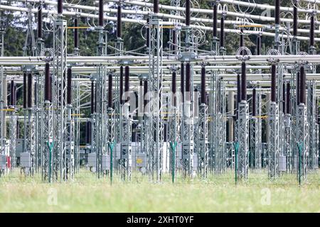 Ummspannwerk der Firma TenneT am 14.07.2024 in Oberbrunn in einem Ummspannwerk werden Stromleitungen miteinander verbunden, Strom wird auf verschiedene Spannungsebenen transformiert und weitergeleitet. *** Umspannwerk TenneT am 14 07 2024 in Oberbrunn werden in einem Umspannwerk Stromleitungen miteinander verbunden, Strom wird umgewandelt und auf verschiedene Spannungsebenen übertragen xMSx Stockfoto