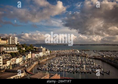 GB - DEVON: Geschäftiger Blick auf den Hafen von Torquay im Südwesten Englands (Foto © Edmund Nagele F.R.P.S.) Stockfoto