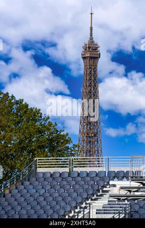 Sitzplätze, Vorbereitung der Eröffnungsveranstaltungen der Olympischen Spiele 2024 in Paris, Place de la Concorde, Eiffelturm, Paris, Frankreich Stockfoto