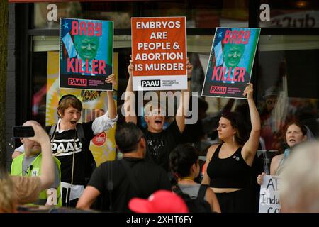 Milwaukee, Usa. Juli 2024. Anti-Abtreibung-Demonstranten in Milwaukee, Wisconsin am Montag, 15. Juli 2024. Die Stadt Milwaukee ist Austragungsort der Republikanischen Konvention 2024, die vom 15. Bis 18. Juli stattfindet. Foto: Paul Beaty/UPI Credit: UPI/Alamy Live News Stockfoto