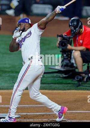 Arlington, Usa. Juli 2024. Der Texas Rangers Outfield Adolis Garcia (53) tritt am Montag, den 15. Juli 2024, beim Home Run Derby an, das zum All Star Game im Globe Life Field in Arlington, Texas, führt. Foto: Matt Pearce/UPI Credit: UPI/Alamy Live News Stockfoto