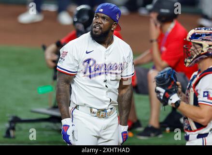 Arlington, Usa. Juli 2024. Der Texas Rangers Outfield Adolis Garcia (53) reagiert am Montag, den 15. Juli 2024, während des Home Run Derbys, das zum All Star Game im Globe Life Field in Arlington, Texas, führt. Foto: Matt Pearce/UPI Credit: UPI/Alamy Live News Stockfoto