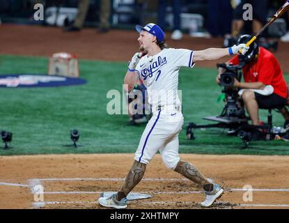 Arlington, Usa. Juli 2024. Der Shortstop Bobby Witt Jr. (7) von Kansas City Royals tritt am Montag, den 15. Juli 2024, in den letzten vier Jahren beim Home Run Derby an, der zum All Star Game im Globe Life Field in Arlington, Texas, führt. Foto: Matt Pearce/UPI Credit: UPI/Alamy Live News Stockfoto