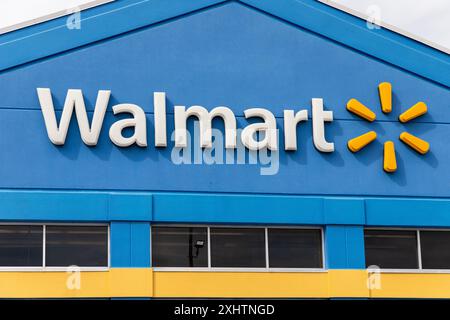 Kanata, Kanada - 2. Juni 2024: Walmart Einzelhandelsgebäude Stockfoto