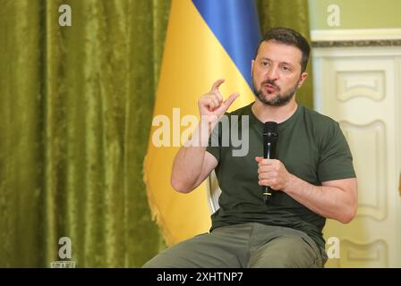 KIEW, UKRAINE - 15. JULI 2024 - Präsident der Ukraine Wolodymyr Zelenskij spricht während einer Pressekonferenz in Kiew, Hauptstadt der Ukraine Stockfoto