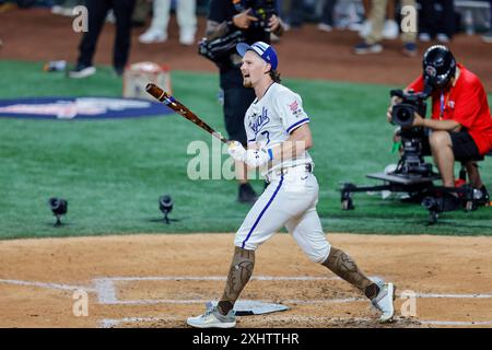 Arlington, Usa. Juli 2024. Der Shortstop Bobby Witt Jr. (7) von Kansas City Royals tritt am Montag, den 15. Juli 2024, in der Finalrunde des Home Run Derby an, der zum All Star Game im Globe Life Field in Arlington, Texas, führt. Foto: Matt Pearce/UPI Credit: UPI/Alamy Live News Stockfoto