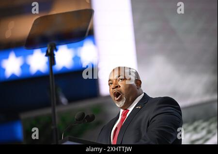 Milwaukee, USA. Juli 2024. Mark Robinson, Vizegouverneur von North Carolina, spricht am 1. Tag der Republican National Convention (RNC) auf dem Fiserv Forum in Milwaukee, WI, am 15. Juli 2024. (Foto: Anthony Behar/SIPA USA) Credit: SIPA USA/Alamy Live News Stockfoto