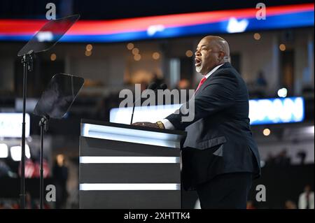 Milwaukee, USA. Juli 2024. Mark Robinson, Vizegouverneur von North Carolina, spricht am 1. Tag der Republican National Convention (RNC) auf dem Fiserv Forum in Milwaukee, WI, am 15. Juli 2024. (Foto: Anthony Behar/SIPA USA) Credit: SIPA USA/Alamy Live News Stockfoto