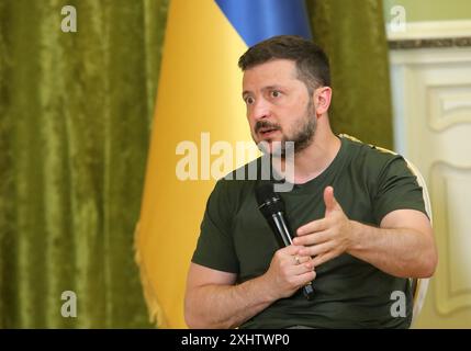 KIEW, UKRAINE - 15. JULI 2024 - Präsident der Ukraine Wolodymyr Zelenskij spricht während einer Pressekonferenz in Kiew, Hauptstadt der Ukraine Stockfoto