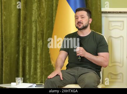 KIEW, UKRAINE - 15. JULI 2024 - Präsident der Ukraine Wolodymyr Zelenskij spricht während einer Pressekonferenz in Kiew, Hauptstadt der Ukraine Stockfoto