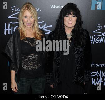 Manhattan, Vereinigte Staaten Von Amerika. Oktober 2014. POMPANO BEACH, FL - 29. MÄRZ: Ann Wilson und Nancy Wilson von Heart treten am 29. März 2009 im Pompano Beach Ampitheatre in Hollywood, Florida auf. Leute: Nancy Wilson, Ann Wilson Credit: Storms Media Group/Alamy Live News Stockfoto