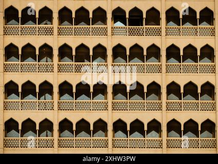 Fenstermuster des Taj Mahal Tower, Mumbai, Maharashtra Stockfoto