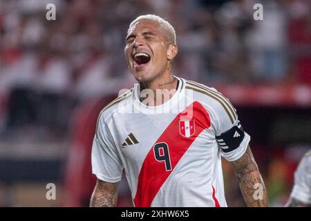 LIMA, PERU - 27. MÄRZ: Paolo Guerrero von Peru feiert sein Tor während des Spiels Peru gegen Dominikanische Republik im Estadio Monumental. (Foto von Martín F Stockfoto