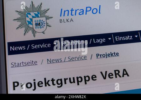 München, Deutschland. Juni 2024. Eine Testversion der umstrittenen Polizeisoftware „Vera“ ist auf einem Bildschirm im Bayerischen Landeskriminalamt (LKA) zu sehen. Quelle: Peter Kneffel/dpa/Alamy Live News Stockfoto