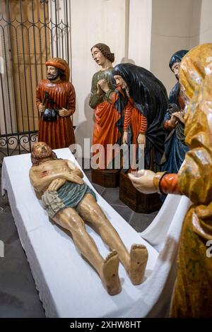 Das Innere der toten Jesus-Krypta und das Heiligtum der Gefallenen im Innern. Modigliana, Forlì, Emilia Romagna, Italien, Europa. Stockfoto