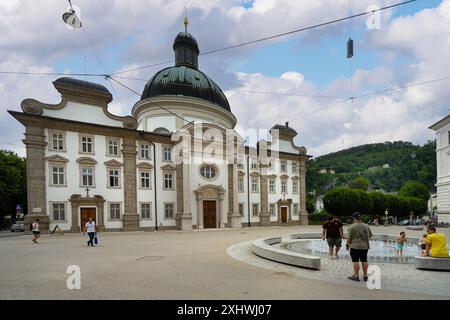 Salzburg, Österreich. Juli 2024. Außenansicht der Kajetan-Kirche im Stadtzentrum Stockfoto