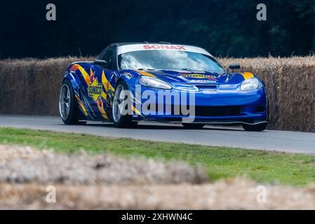 2006 Chevrolet Corvette C6 Drift C6 fährt die Bergsteige beim Goodwood Festival of Speed 2024 Motorsport Event in West Sussex, Großbritannien Stockfoto