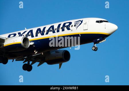 Boeing 737 Ryanair Flugzeuge landen auf dem Flughafen Prag Tschechische Republik Flugzeug Ryanair Stockfoto