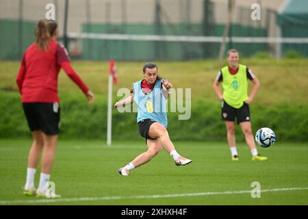 CARDIFF, GROSSBRITANNIEN. Juli 2024. Wales' Ella Powell während eines Trainings im Vale Resort in Cardiff am 15. Juli 2024. (Bild von Ashley Crowden/FAW) Credit: Football Association of Wales/Alamy Live News Stockfoto