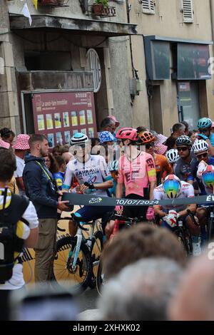 Cyclistes sur le Tour de France 2024 à Evaux les Bains Stockfoto