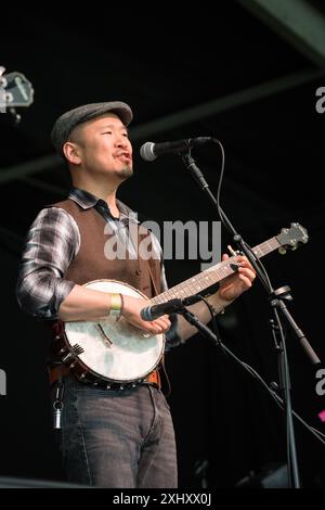 The Fugitives, die kanadische Preisträgerin, trat live auf der Bühne des 2024 Gate to Southwell Music Festivals in England auf. Stockfoto