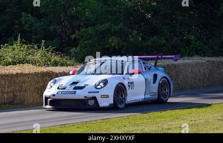 Goodwood Festival of Speed Timed Shootout Finals 2024. Mark Walker kehrt vom Hill Climb zurück. Goodwood, Sussex, Großbritannien Stockfoto